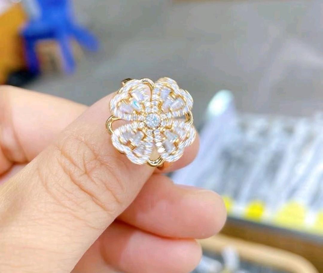 Four-Leaf Clover Rotating Ring (Adjustable)